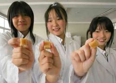 Students pose with caramel made from giant jellyfish -- 