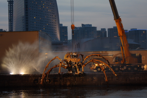 La Machine's giant arachnid robot in Yokohama -- 