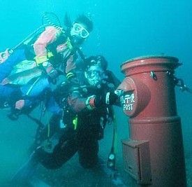 Underwater mailbox